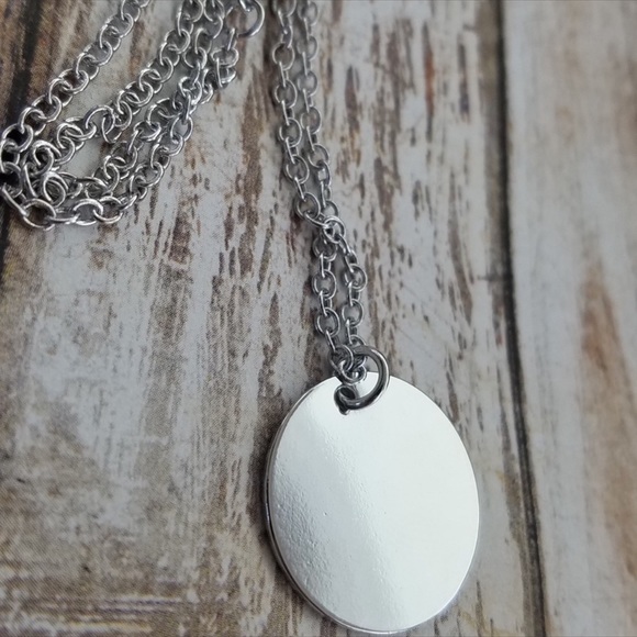 MOM OF GIRLS stamped necklace - Picture 2 of 6